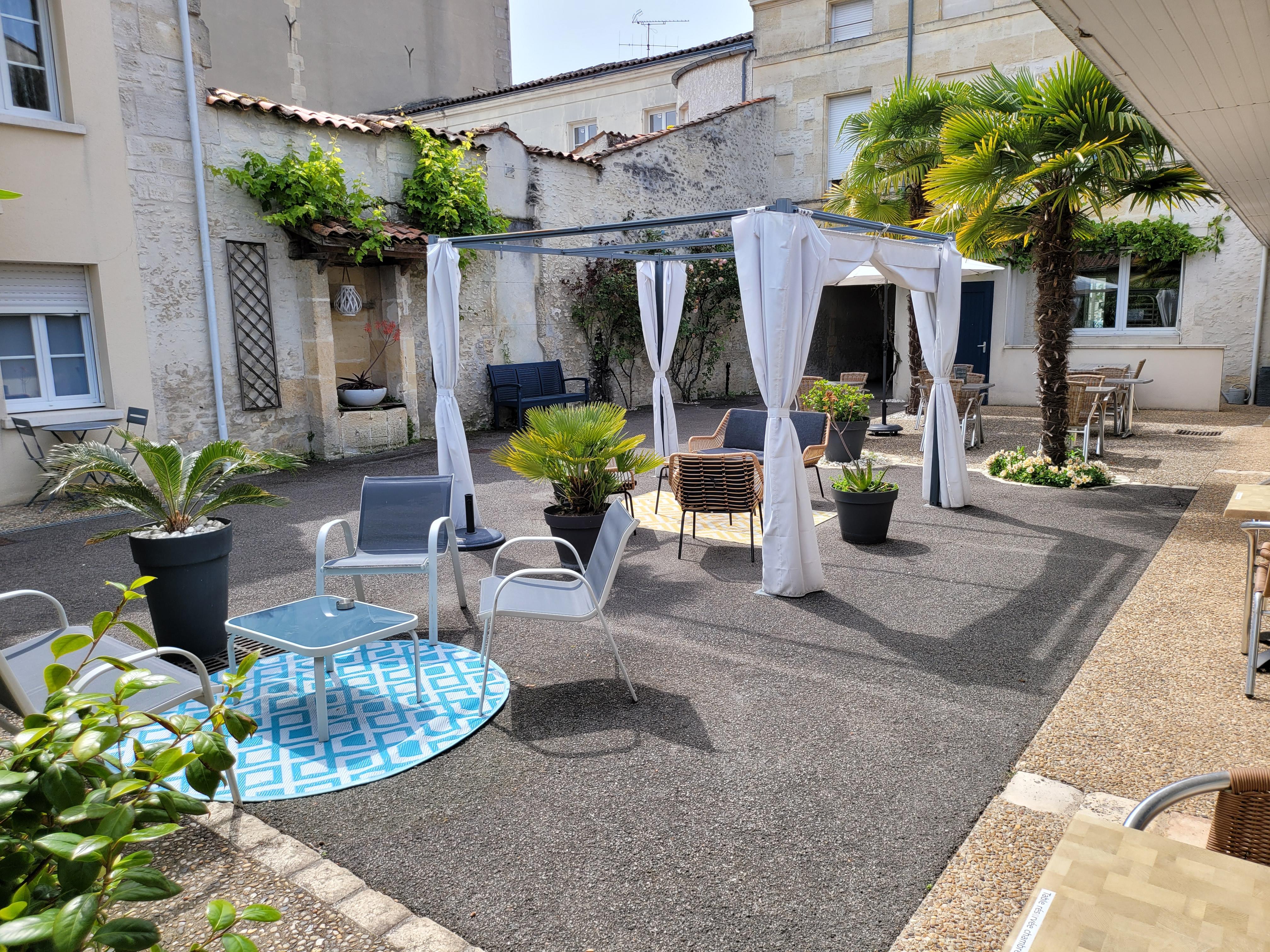 Cit'Hotel Le Cheval Blanc Cognac Centre Εξωτερικό φωτογραφία