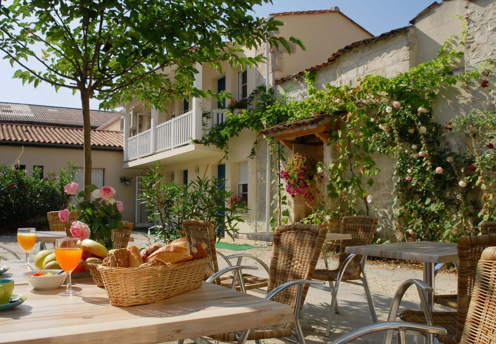 Cit'Hotel Le Cheval Blanc Cognac Centre Εξωτερικό φωτογραφία